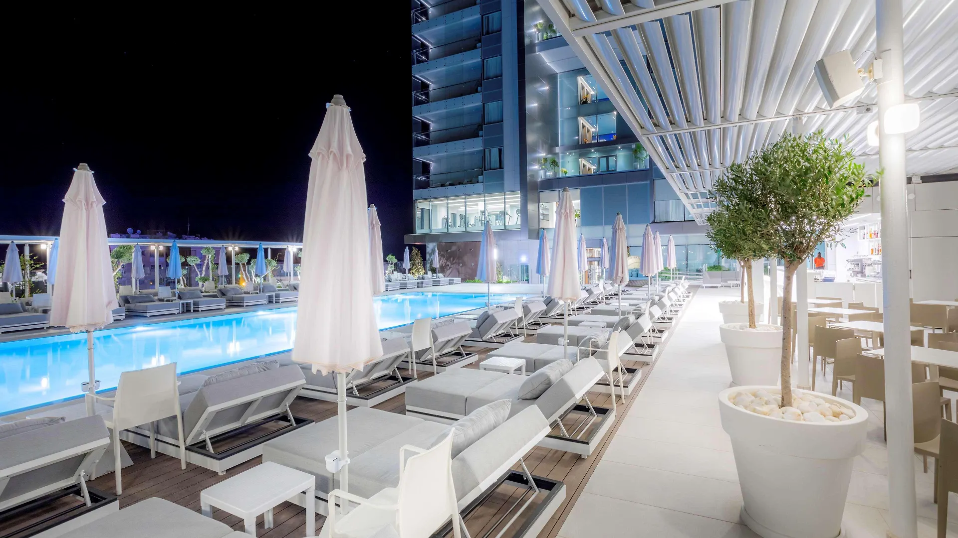 Radisson Blu Hotel, Larnaca Hotel